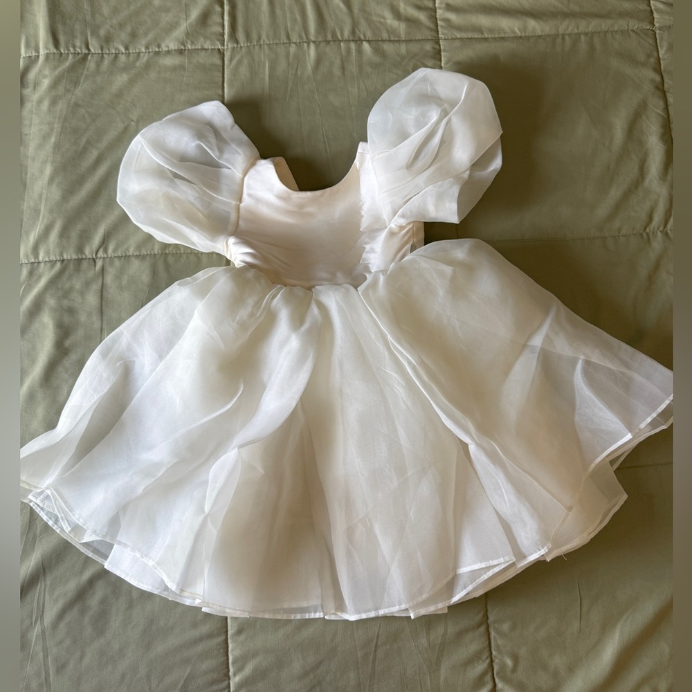 Elegant White Puff Sleeve Dress